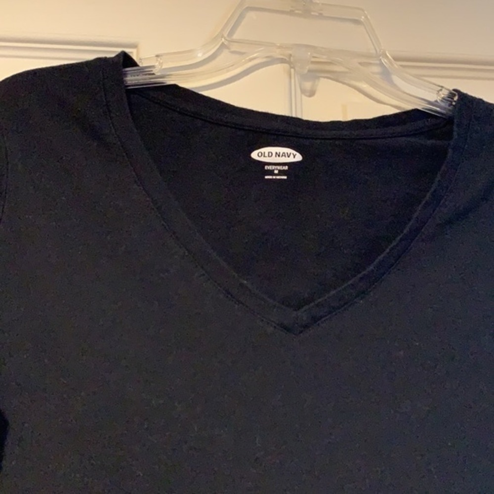 Luxe V-Neck Long-Sleeve Tee 🟣 - Picture 3 of 3